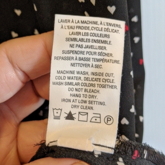 3/$20 Reitmans 💕 heart print blouse - Picture 8 of 8